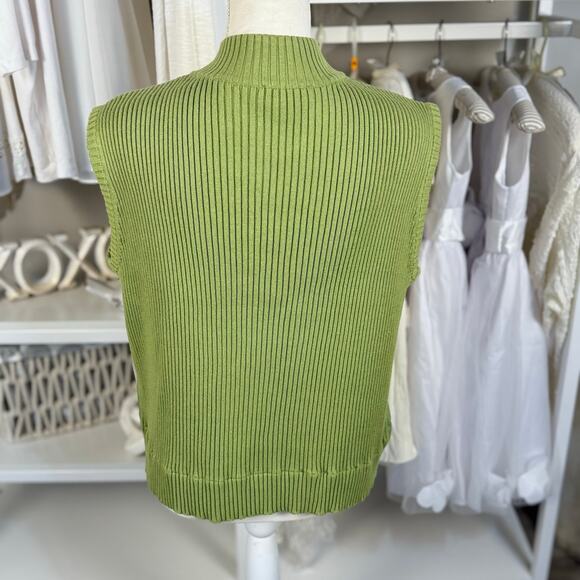 Christopher & Banks Women's Sz L Green Ribbed Toggle Closure Sweater Vest #3408 - Picture 3 of 8
